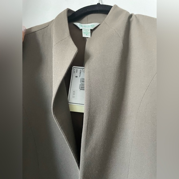 Available 12/1

Austin Reed Wool Blazer - Picture 5 of 5